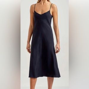 💙 SALE 🎉Navy stretch silk slip dress